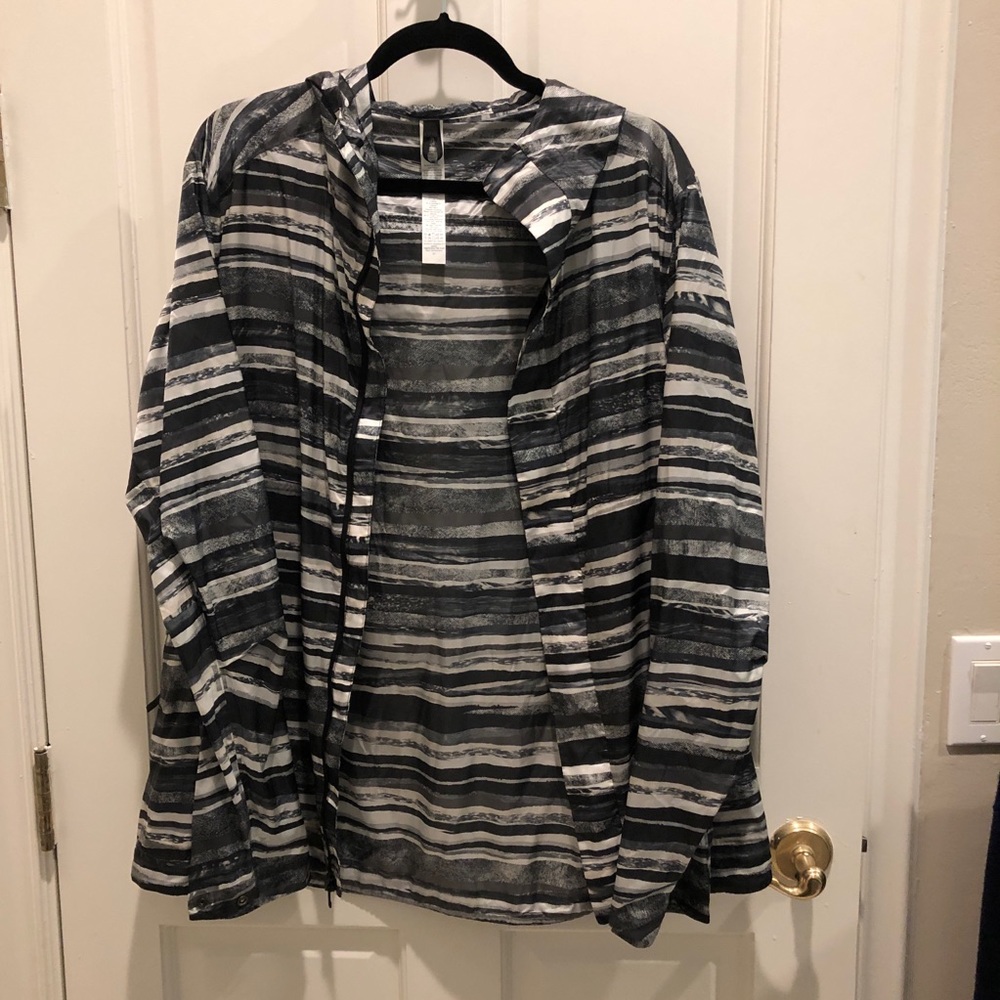 Lululemon Men Light Rain Jacket - Large